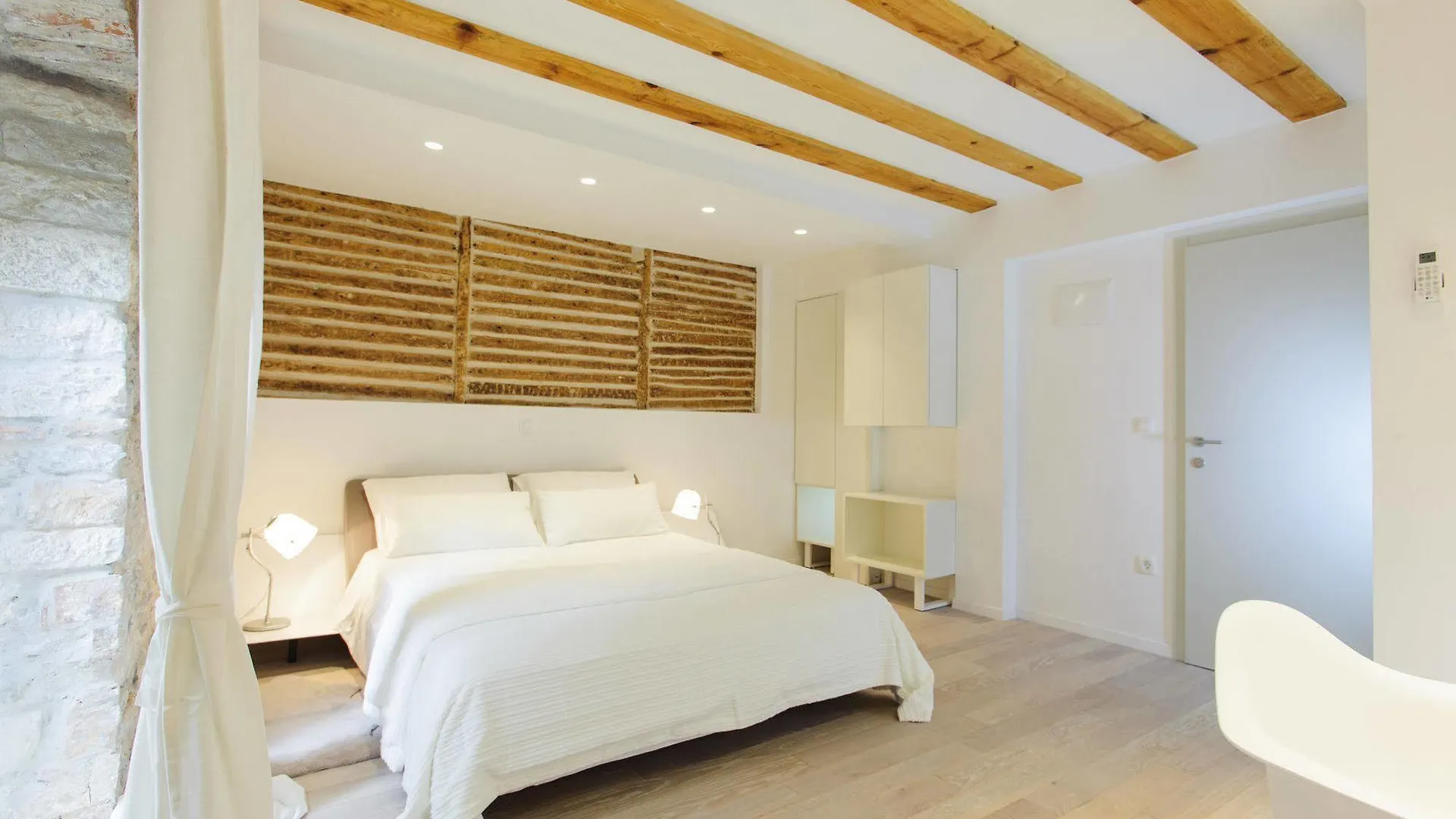 Grgur Ninski Rooms krevet i doručak