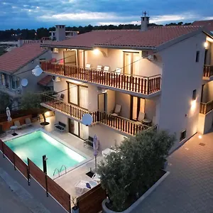 Appartement Pool Julia 