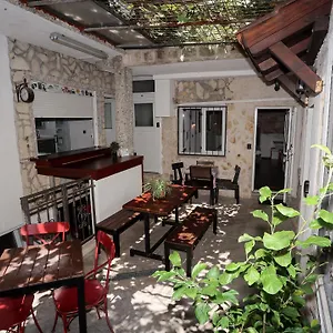 Nikolla Apartman